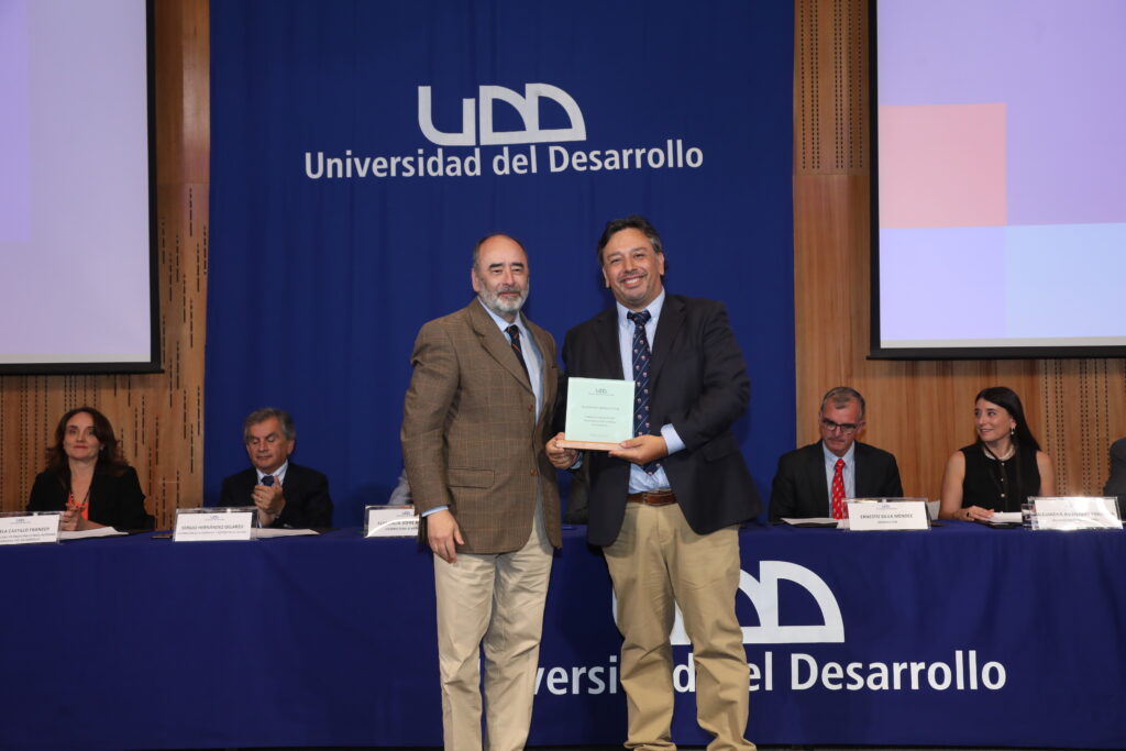 Facultad de Gobierno UDD reconoce a sus Profesores de Excelencia 2024 por su destacada labor académica