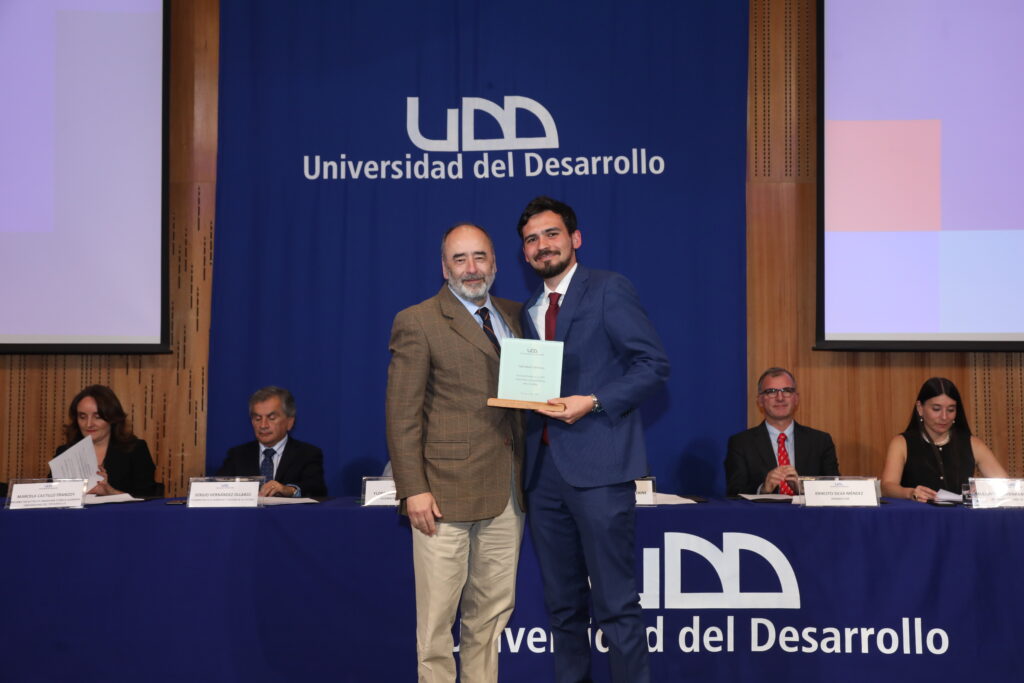 Facultad de Gobierno UDD reconoce a sus Profesores de Excelencia 2024 por su destacada labor académica
