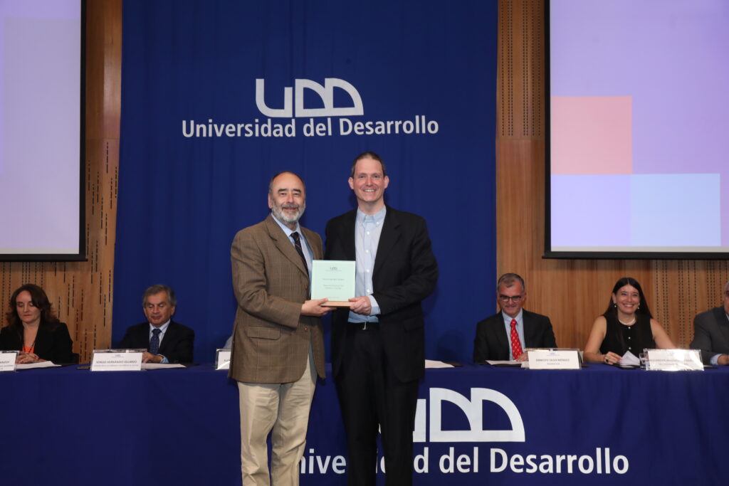Facultad de Gobierno UDD reconoce a sus Profesores de Excelencia 2024 por su destacada labor académica