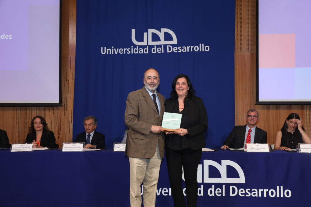 Facultad de Gobierno UDD reconoce a sus Profesores de Excelencia 2024 por su destacada labor académica