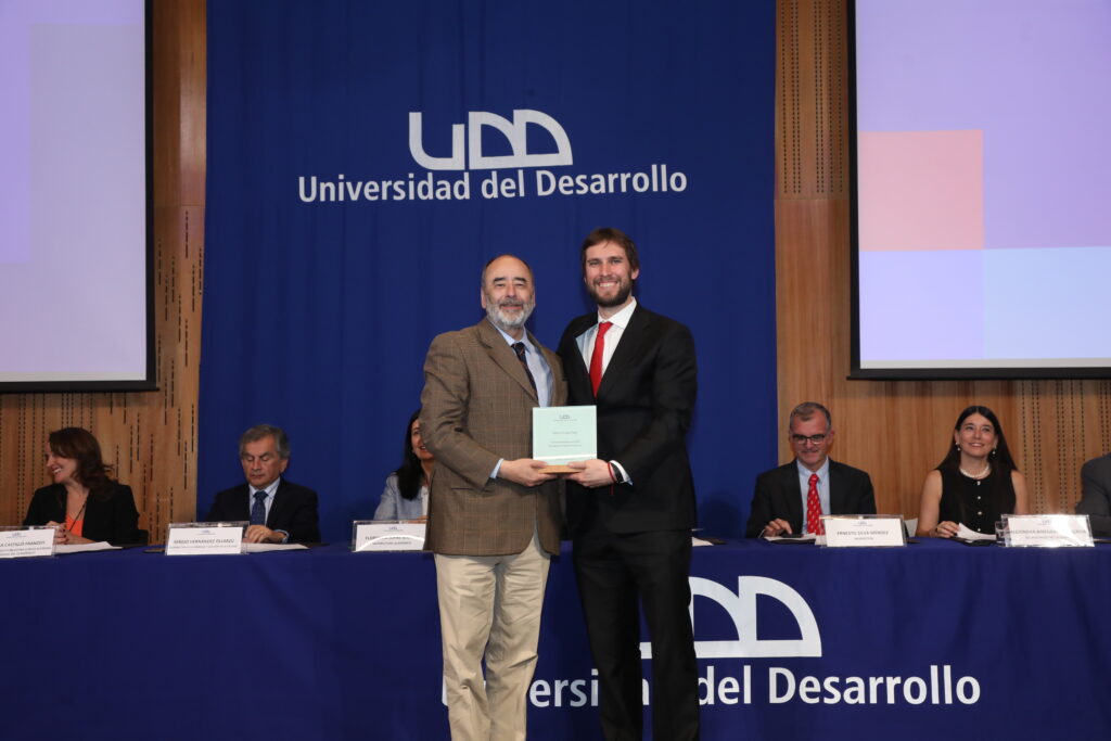 Facultad de Gobierno UDD reconoce a sus Profesores de Excelencia 2024 por su destacada labor académica