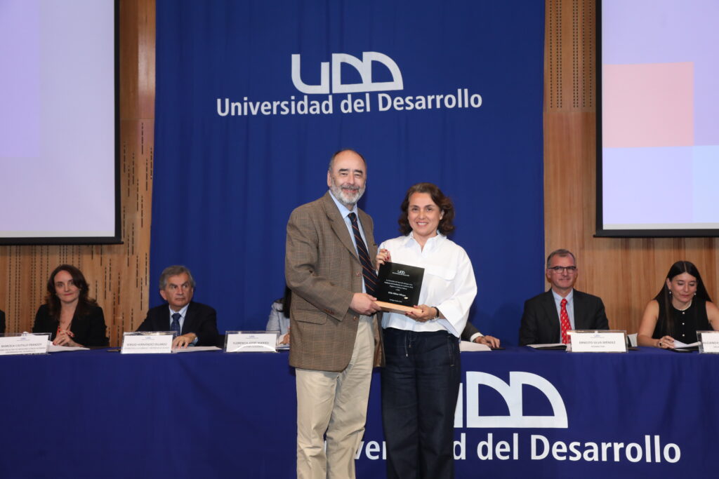 Facultad de Gobierno UDD reconoce a sus Profesores de Excelencia 2024 por su destacada labor académica